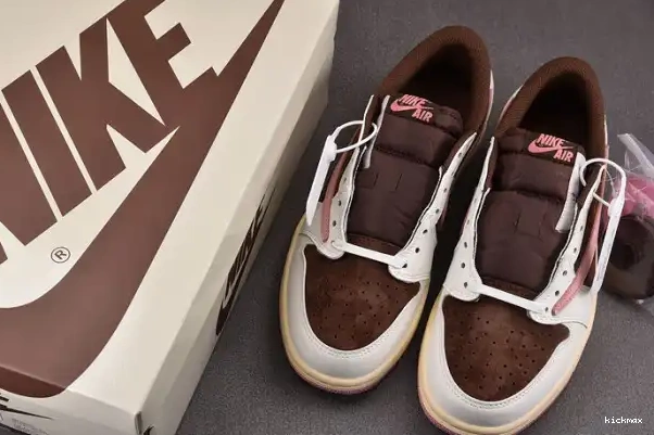 Rep MAX 1 DZ4137-206 x Low Scott SP AJ Travis OG 0325